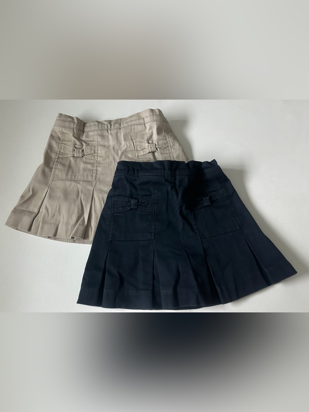 Classroom Uniforms Girls' two Stretch Bow Pocket Scooter Skirt.  Size 4T.